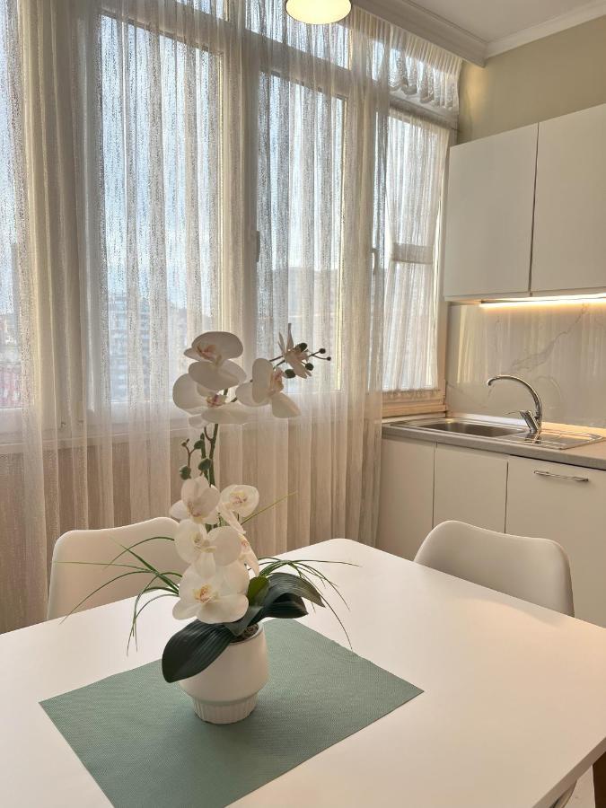 Grand New Bazaar Apartment Tirana Bagian luar foto