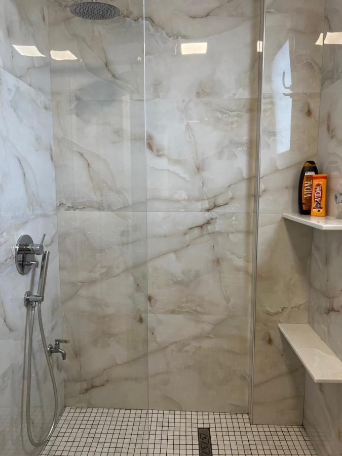 Grand New Bazaar Apartment Tirana Bagian luar foto